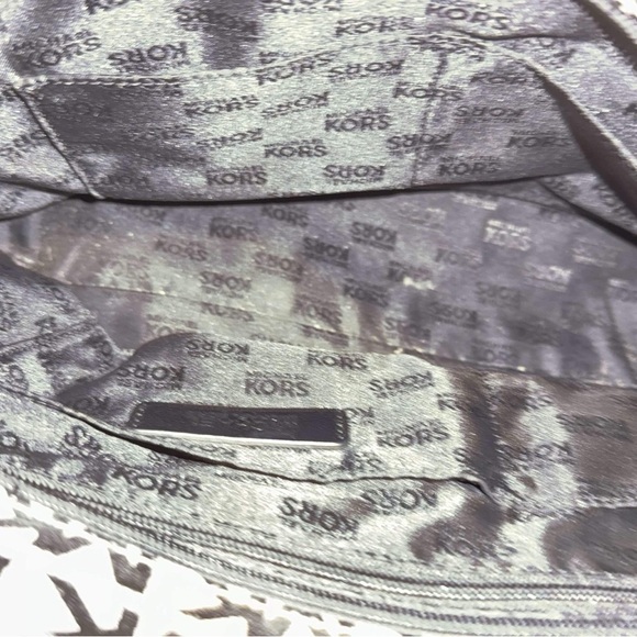 Michael Kors Jet Set Chain Tote Bag - Picture 2 of 2